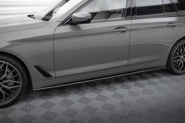 BMW G30 G31 facelift 20-23 vakiohelmojen kiilt&auml;v&auml;n mustat helmalistat Maxton Design
