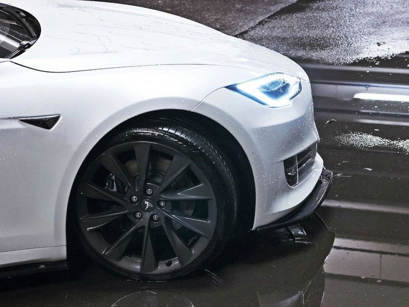 Tesla Model S 16-20 kiilt&auml;v&auml;n musta etuspoileri / etulippa Maxton Design