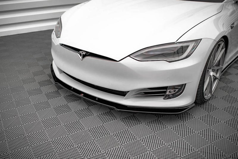 Tesla Model S 16-20 kiilt&auml;v&auml;n musta etuspoileri / etulippa Maxton Design